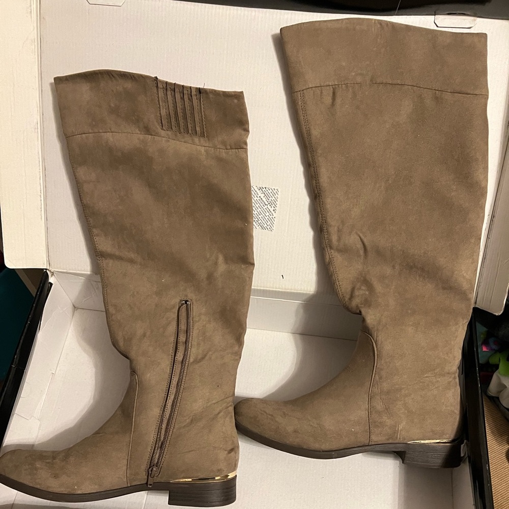 Taupe boots